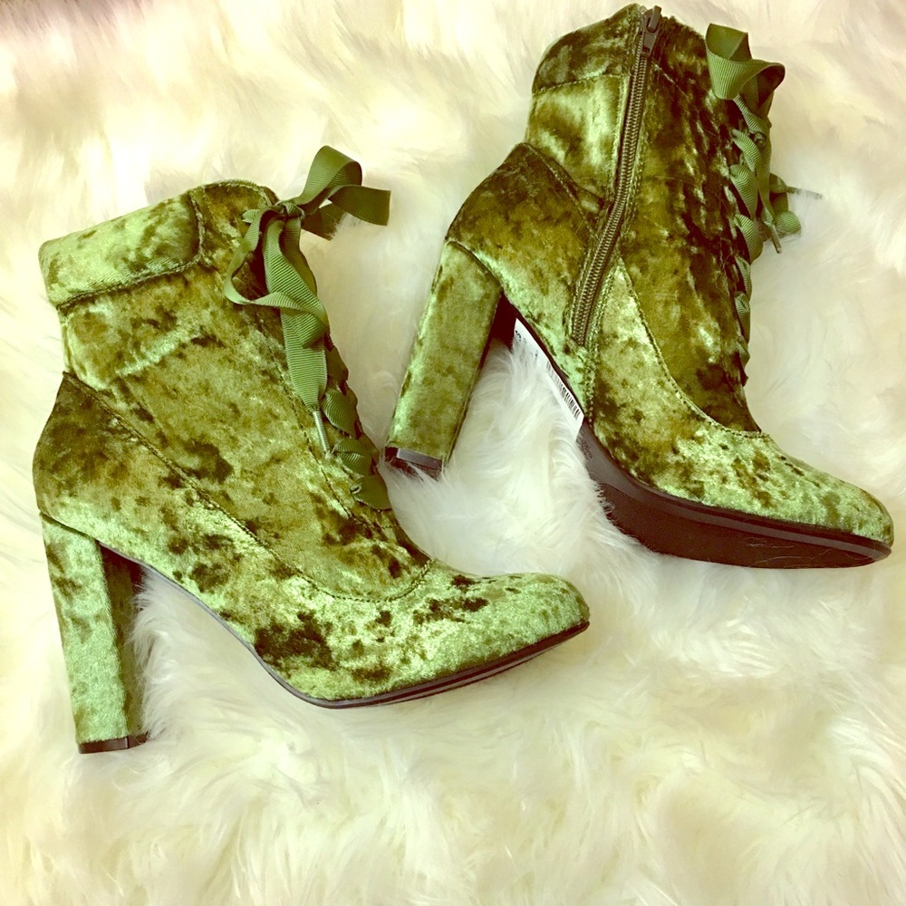 Gaze boots